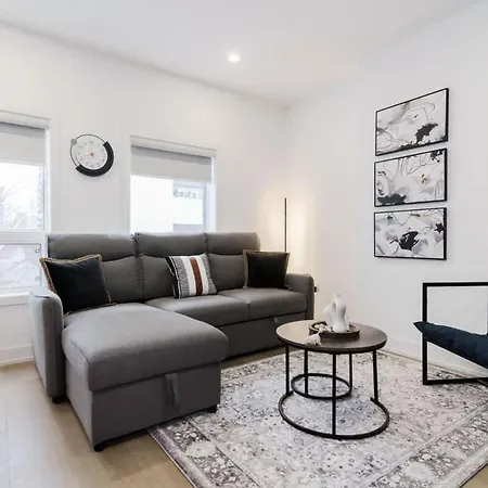 Modern Suite 3 Min To Transit Downtown Toronto